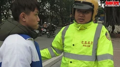 Công an Hà Nội xử phạt người đi bộ: Nhiều người vi phạm đồng tình