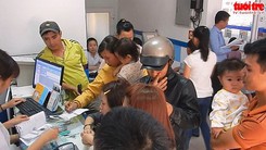 Đắk Lắk: Người dân đổ xô đưa con đi tiêm phòng vắcxin não mô cầu