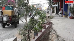 Người dân lo lắng vì nhà cao hơn đường nửa mét