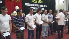 Khen thưởng tập thể. cá nhân trong việc cứu hộ tàu lật úp trên sông Hàn