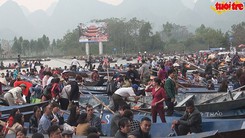 Biển người chen chân trước ngày khai hội chùa Hương