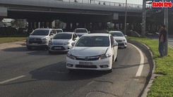 Xe ô tô liên tiếp gặp nạn vì dầu nhớt