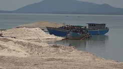 Tạm dừng khai thác cát trong lòng hồ Dầu Tiếng