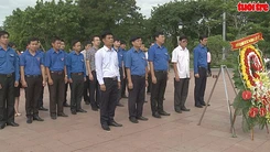 Lãnh đạo Trung ương đoàn thăm, tặng quà bệnh nhân nghèo, gia đình chính sách