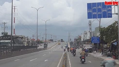 Cầu vượt Gò Mây phân làn bất hợp lý