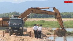 Khẩn trương tháo dỡ đường tạm ngăn sông Ba, trả lại lòng sông