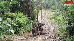 Xe lật khi thi công lưới điện, một công nhân tử vong