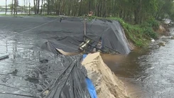 Mưa lũ làm vỡ hồ tôm, người dân thiệt hại hàng tỉ đồng