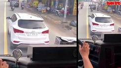 Tài xế ô tô không chịu nhường đường, xe cứu hỏa đành phải bám đuôi 4km