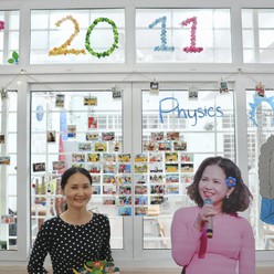 Teen Trường THPT chuyên Lê Quý Đôn biến hóa hành lang rực sắc màu tri ân dịp 20-11