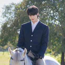 Màn kết đôi của hai mảnh ghép trái ngược trong Perfect crown