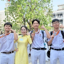 Ba người bạn thân Trường THPT Phan Châu Trinh cùng tỏa sáng tại kỳ thi Olympic 30-4