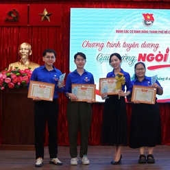 4 phóng viên Khối ấn phẩm Khăn Quàng Đỏ được tuyên dương Giải thưởng Ngòi bút trẻ 2026