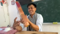 Thầy giáo đứng hình với món quà sinh nhật đầy 'tinh tế' của học trò