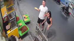 Khách mua sầu riêng bỗng hóa đá vì chiếc bàn 'hư hỏng'