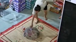 Chị gái khiến nhiều người trầm trồ với tuyệt chiêu bắt chuột bằng lồng bàn