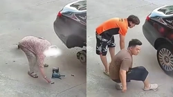Thợ sửa ô tô 'đau đầu' khi cụ bà đi đường nhặt mất 4 con ốc xe Mercedes