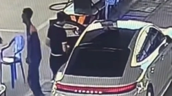Khoảnh khắc quá đẹp của nữ tài xế và nam nhân viên cây xăng