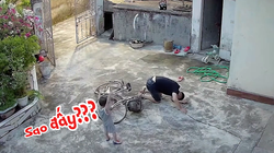 Cú diễn xuất 'đỉnh nóc kịch trần' của ông bố làm con trai hoảng hồn