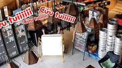 Thanh niên ngã chổng vó vì ngã ngớn trên ghế bập bênh