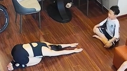 Thấy mẹ tập yoga, con trai liền có hành động muốn được làm 'hoàng thượng'