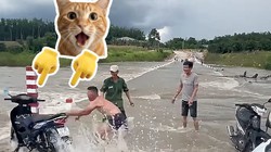 Pha rửa xe đi vào lòng sông