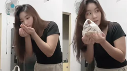 Con gái trổ tài nấu cơm cho mẹ ăn nhưng kết quả lạ lắm