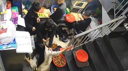 Mỹ nhân vô tình trượt chân, 4 'anh hùng' xuất hiện