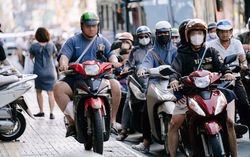 Should Vietnam make traffic offenders do community service, traffic law classes at the same time?