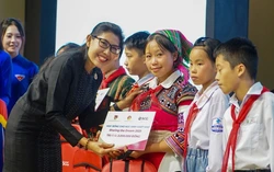 Thai ambassador awards ‘SCG Sharing The Dream’ scholarships to Vietnamese students