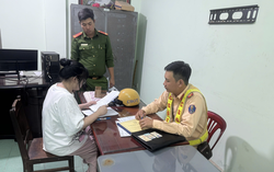 Young woman in Ho Chi Minh City fined for riding motorbike hands-free, bowing to passers-by