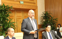 Vietnam consults int’l experts on building financial centers