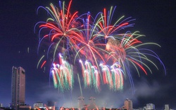 Record flights, full hotels ahead of Da Nang int'l fireworks finale
