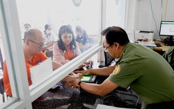 Dozens of foreigners in Vietnam’s Tay Ninh get digital ID accounts