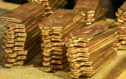 Gold rushes to new high as Asia stocks mixed