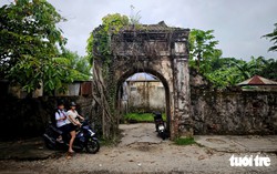 Stuck on royal burial grounds of Vietnam's last dynasty, Hue residents push for relocation