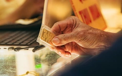 Vietnam SJC gold slides to $6,430, then rebounds as global prices swing