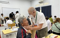 French doctors join free medical program for thousands in Vietnam’s Vinh Long