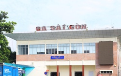 Who would bother wasting a day riding a train across Vietnam? I would!