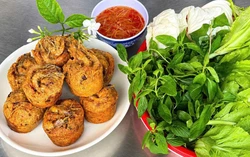 Dai Tam’s 'banh cong': A crispy fritter with 100 years of history in Vietnam’s Mekong Delta