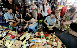 Ho Chi Minh City markets turn to tourism to revive business