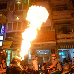 Podcast: Tập 6 - Nghề xiếc dạo nửa đêm về sáng, nguy hiểm và mưu sinh