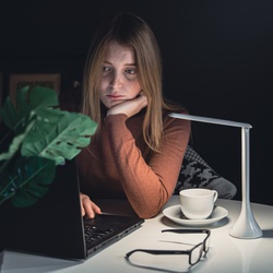 Podcast: Ánh sáng đèn LED gây hại cho con người và động vật