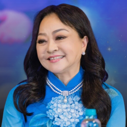 Podcast: Danh ca Hương Lan xúc động vì có nhiều người gọi 'bé Hương Lan', 'cô nước lũ'