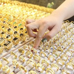 Giải mã nguyên nhân giá vàng nhẫn 9999 bùng nổ lên mức kỷ lục