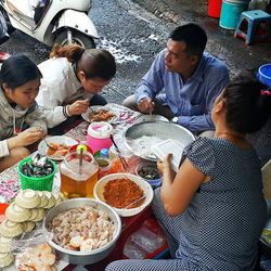 Ăn ngoài cả ngày, coi chừng sinh bệnh vì ăn linh tinh