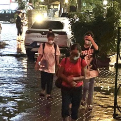 Gặp người tốt bụng, 3 mẹ con tìm được việc ngay trong đêm thay vì phải ngủ bến xe