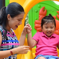 Dở khóc dở cười chuyện học để làm 'cha mẹ thông thái'