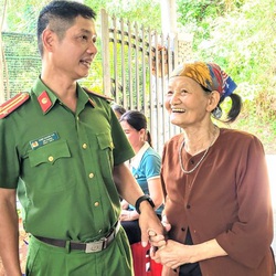 Ngày đoàn viên như cổ tích của bà lão với gia đình chồng sau nửa thế kỷ thất lạc