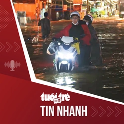 Tin tức tối 10-10: Quốc lộ 1 qua Vĩnh Long ngập sâu do triều cường